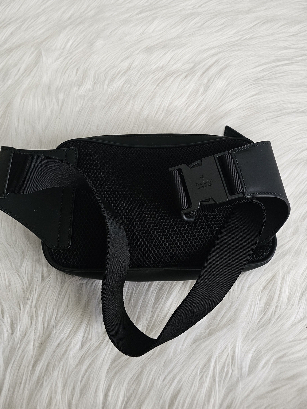 Gucci Rubber Effect Belt Bag - Picture 2 of 4
